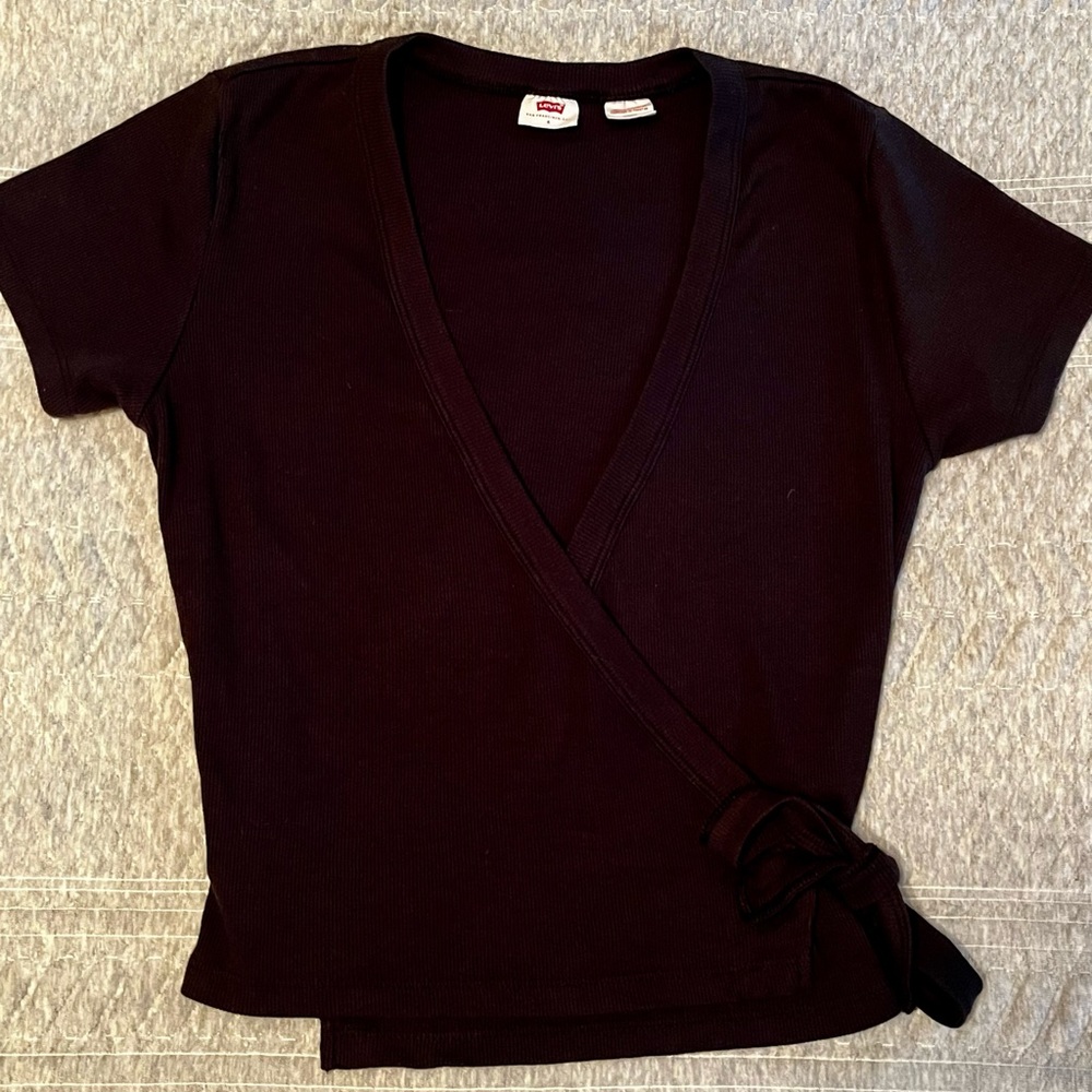 NEW!  Levi’s wrap shirt size small